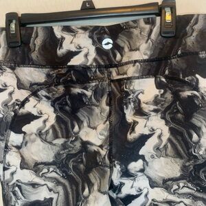 AVIA Large Smoke Cloud Athletic Capris